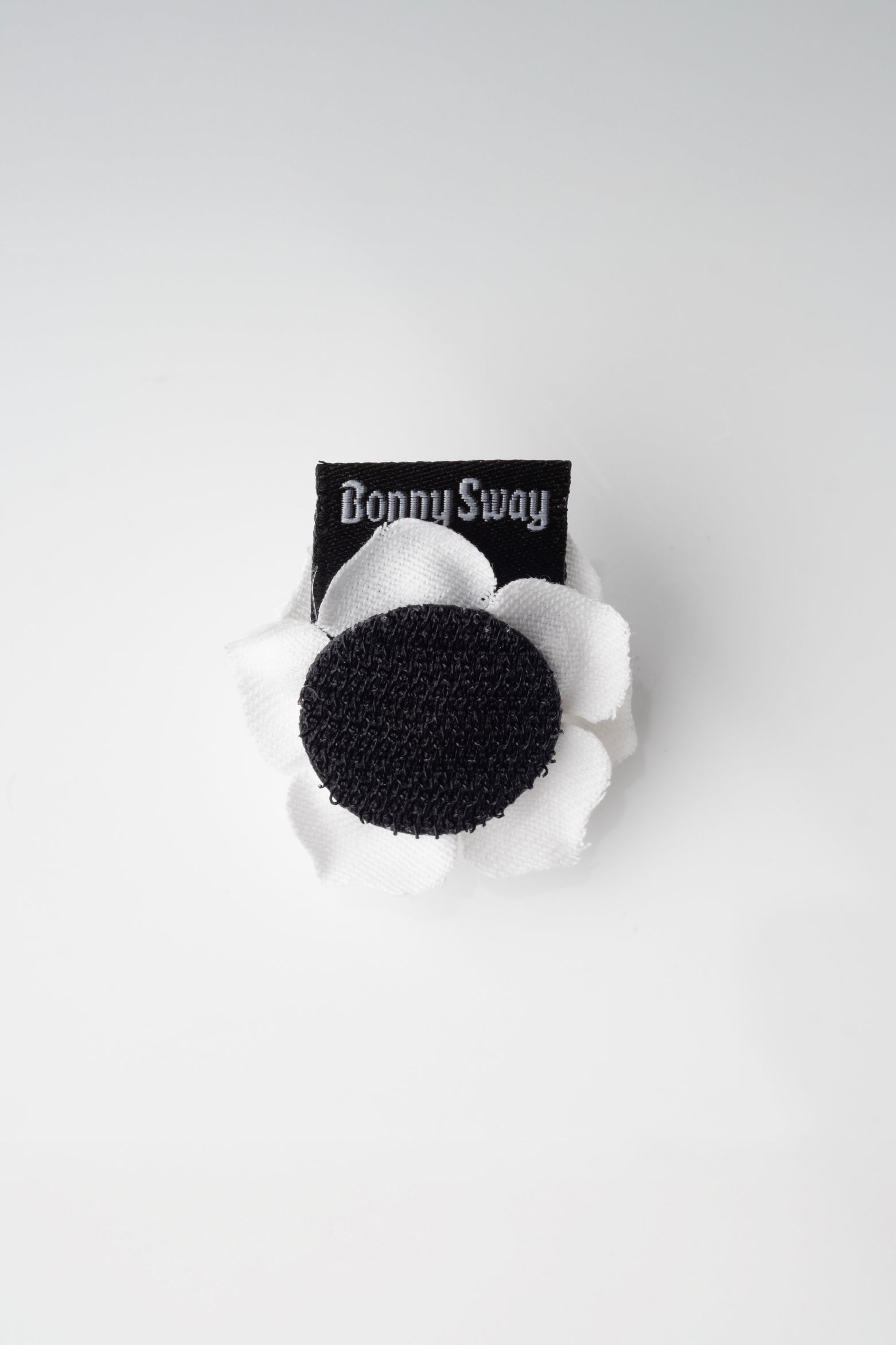 Bonny Rose White